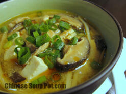 Low Sodium Hot and Sour Soup with Tofu and Mushroom