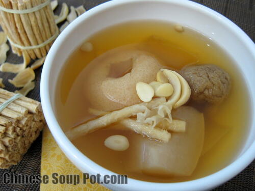 Moisturizing Asian Pears Herbal Soup with Dried Figs